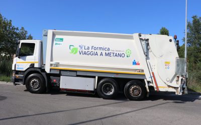 Un nuovo camion a metano nel parco mezzi della cooperativa 